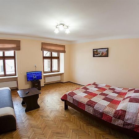 Квартира В Центрі На Вулиці Вірменській 12 Є Дві Спальні Двуспальні Ліжка リヴィウ エクステリア 写真