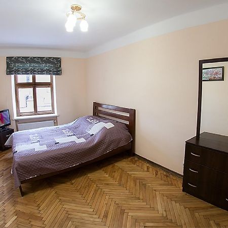 Квартира В Центрі На Вулиці Вірменській 12 Є Дві Спальні Двуспальні Ліжка リヴィウ エクステリア 写真