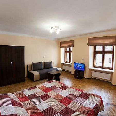 Квартира В Центрі На Вулиці Вірменській 12 Є Дві Спальні Двуспальні Ліжка リヴィウ エクステリア 写真